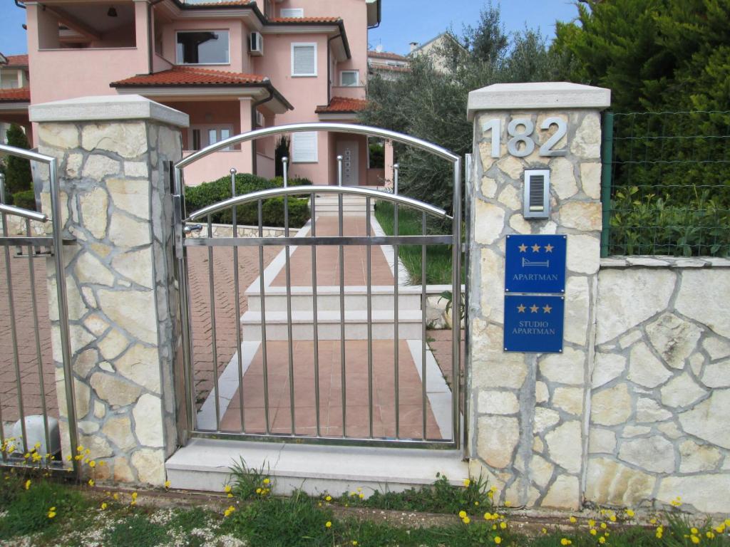 Apartments Villa Fernetich Премантура Екстер'єр фото