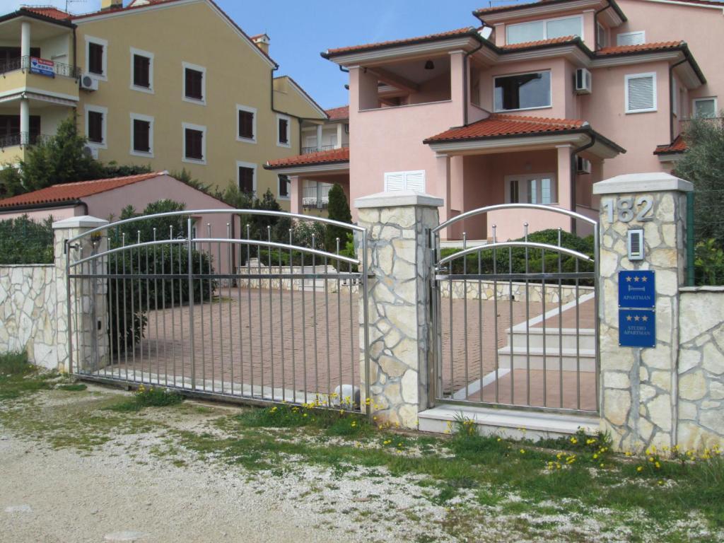 Apartments Villa Fernetich Премантура Екстер'єр фото